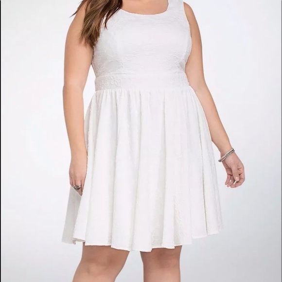 Torrid Ivory Flower Textured Dress Size 1 - Picture 3 of 3